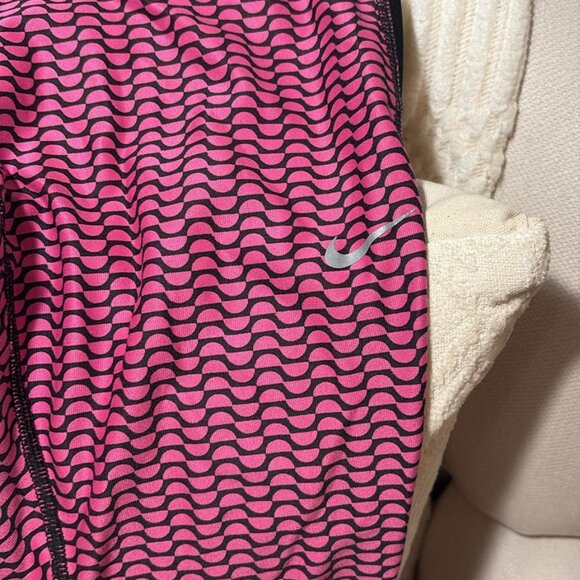 Nike Capri Leggings Pants Dri Fit Womens Medium Athletic Workout Yoga Pink - Picture 8 of 9